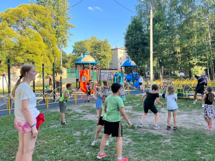 Проект «Социальные площадки «Наш весёлый двор» продолжает работу