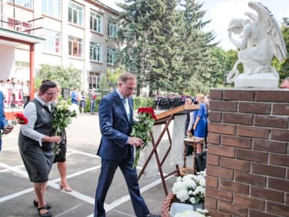 Владимир Ружицкий посетил памятный митинг, посвящённый Дню солидарности в борьбе с терроризмом