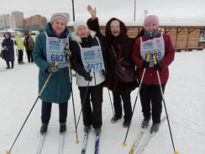 Пенсионеры Лобни приняли участие в «Серебряной лыжне»