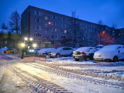 Расчистка дворовых территорий и вывоз снега продолжаются в Сергиево-Посадском городском округе