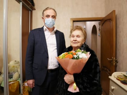 Партийцы Люберец поздравили более 25 жителей блокадного Ленинграда