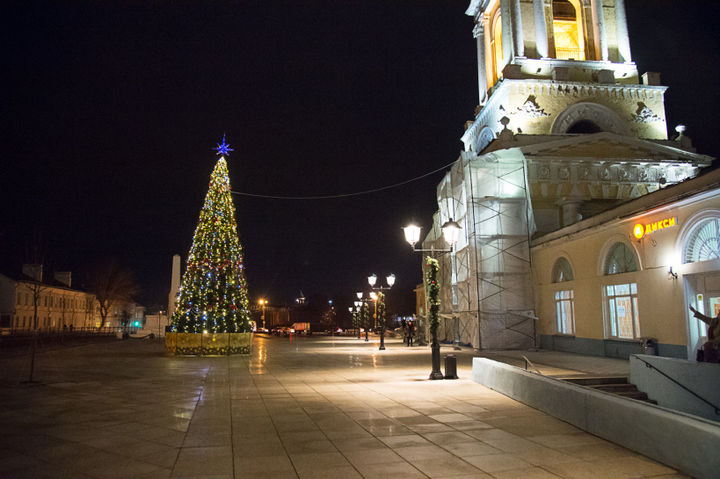 Коломна новый год. Елка в Старом городе Коломна 2022. Коломна зима 2022. Коломна зимой 2022. Коломна город 2022.