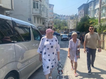 Владимир Торосян провел обход улицы Клубничной