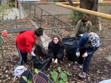 Владимир Торосян организовал субботник по ул. Инжирной