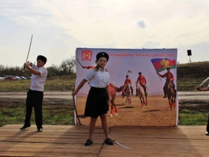 В станице Пластуновской прошли скачки, посвященные 327-й годовщине образования Кубанского казачьего войска