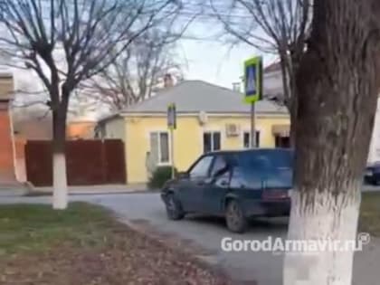 Полиция Армавира задержала разъезжавшего по тротуарам пьяного лихача