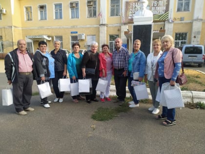 Молодой депутат поздравил с праздником пожилых людей