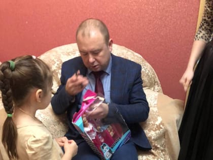 Денис Хмелевской и Геннадий Уфимцев поздравили вдову и маму погибших участников СВО