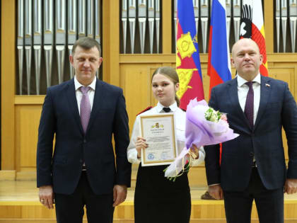 Евгений Наумов наградил победителей конкурса памяти маршала Жукова