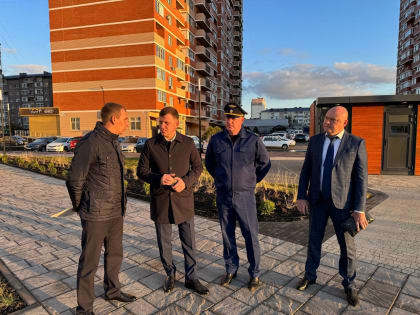 Евгений Наумов осмотрел новый сквер «Изумрудный» и прилегающую территорию