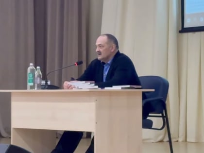 Сергей Меликов обсудил важные темы в школе Махачкалы