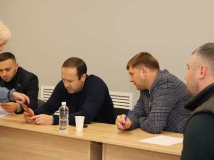 Микаел Багманян, Олег Чекмарев и Денис Юрковский обсудили с горожанами решение проблем в мкр. Завокзальный