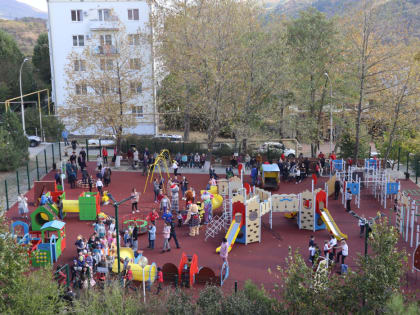 В Геленджике продолжается модернизация детских и спортивных зон