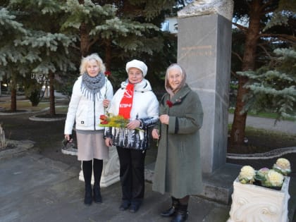 Активисты КПРФ поздравили кубанских женщин с праздником 8 марта