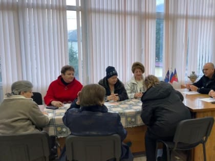 Роман Кирюшин, Валерий Черняковский и Александр Оробей провели встречу с жителями микрорайона «КСМ» и жителями микрорайона «Макаренко»