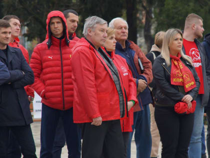 Краснодар. Митинг коммунистов и беспартийных потребовал от власти навести порядок в электросетевом хозяйстве и сфере переработки мусорных отходов