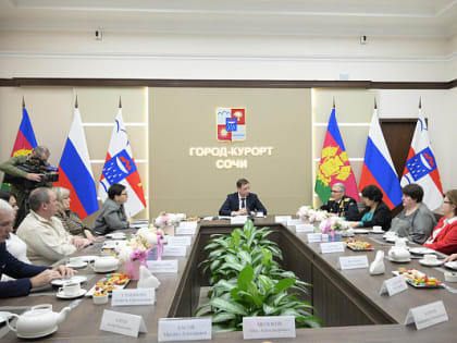 В День Героев Отечества глава города Андрей Прошунин встретился с выдающимися сочинцами