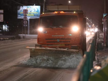 Ночью улицы Краснодара продолжат расчищать от снега и обрабатывать от гололёда