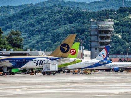 Председатель Городского Собрания Сочи Виктор Филонов поздравил сотрудников Аэропорта Сочи с профессиональным праздником