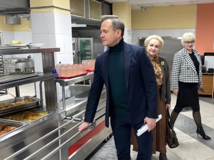 Дмитрий Мозолюк и Галина Романова встретились с руководством школы №24