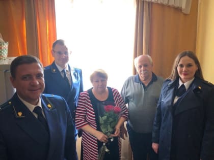 Коллектив прокуратуры Динского района поздравил ветеранов и пенсионеров органов прокуратуры с Днем работника прокуратуры Российской Федерации