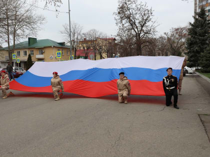 С 1 сентября все учебные заведения Анапы обязаны будут вывешивать российский флаг