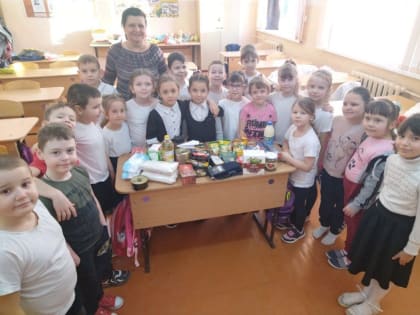 Казачата из Каневской собрали гуманитарную помощь для российских бойцов