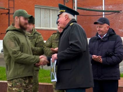 КОЛЛЕКТИВ НОВОРОССИЙСКОЙ ТАМОЖНИ ПЕРЕДАЛ АВТОМОБИЛЬ УАЗ И НОВОГОДНИЕ ПОДАРКИ ВОЕННОСЛУЖАЩИМ 108 ГВАРДЕЙСКОГО ДЕСАНТНО-ШТУРМОВОГО ПОЛКА