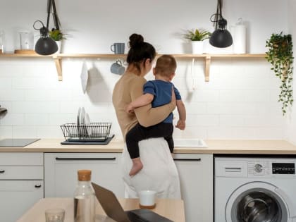 Проблемы с увеличением пособия по уходу за ребенком в России