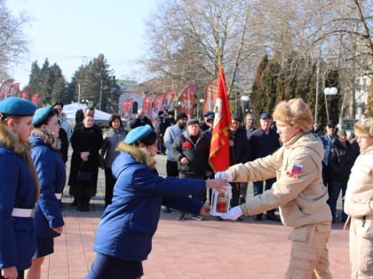 Курганинские молодые патриоты приняли участие в краевой патриотической акции «Эстафета памяти», которая посвящена освобождению Кубани от немецко-фашистских захватчиков