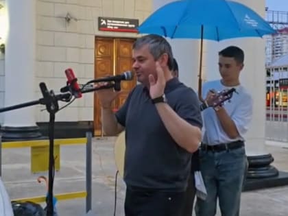 В Сочи на вокзале начался цикл летних концертов для пассажиров