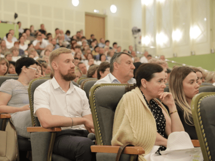 В Павловском районе по просьбам жителей отремонтируют школу и построят спорткомплекс