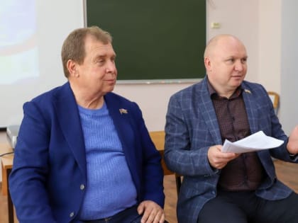 В усть-лабинской школе № 3 депутаты встретились со старшеклассниками