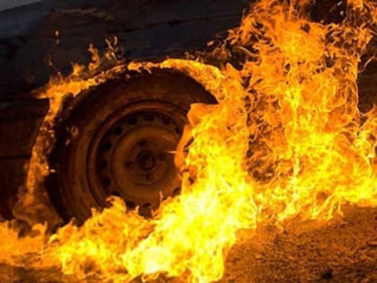 В Фестивальном микрорайоне Краснодара сгорел Lexus