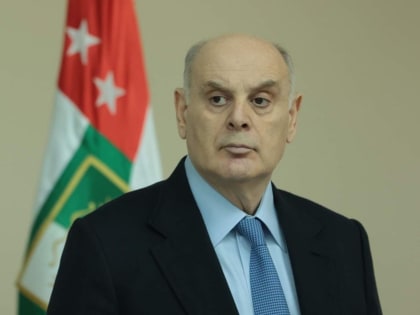 Ситуация в Абхазии: Президент Бжания остаётся на посту
