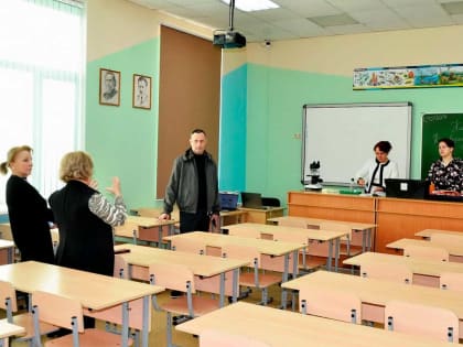 Депутат ЗСК Виктор Тепляков посетил школу №7 города Сочи