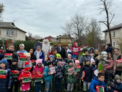 ​В 38-м избирательном округе Краснодара Ольга и Сергей Сень, основатели компании SV Design, помогли провести детский праздник