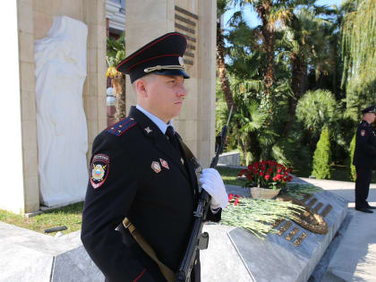 В Сочи почтили память сотрудников УВД, погибших при выполнении служебных обязанностей