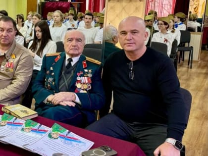 Роман Кирюшин, Валерий Черняковский и Александр Оробей поздравили с праздниками ветеранов округа «Макаренко»