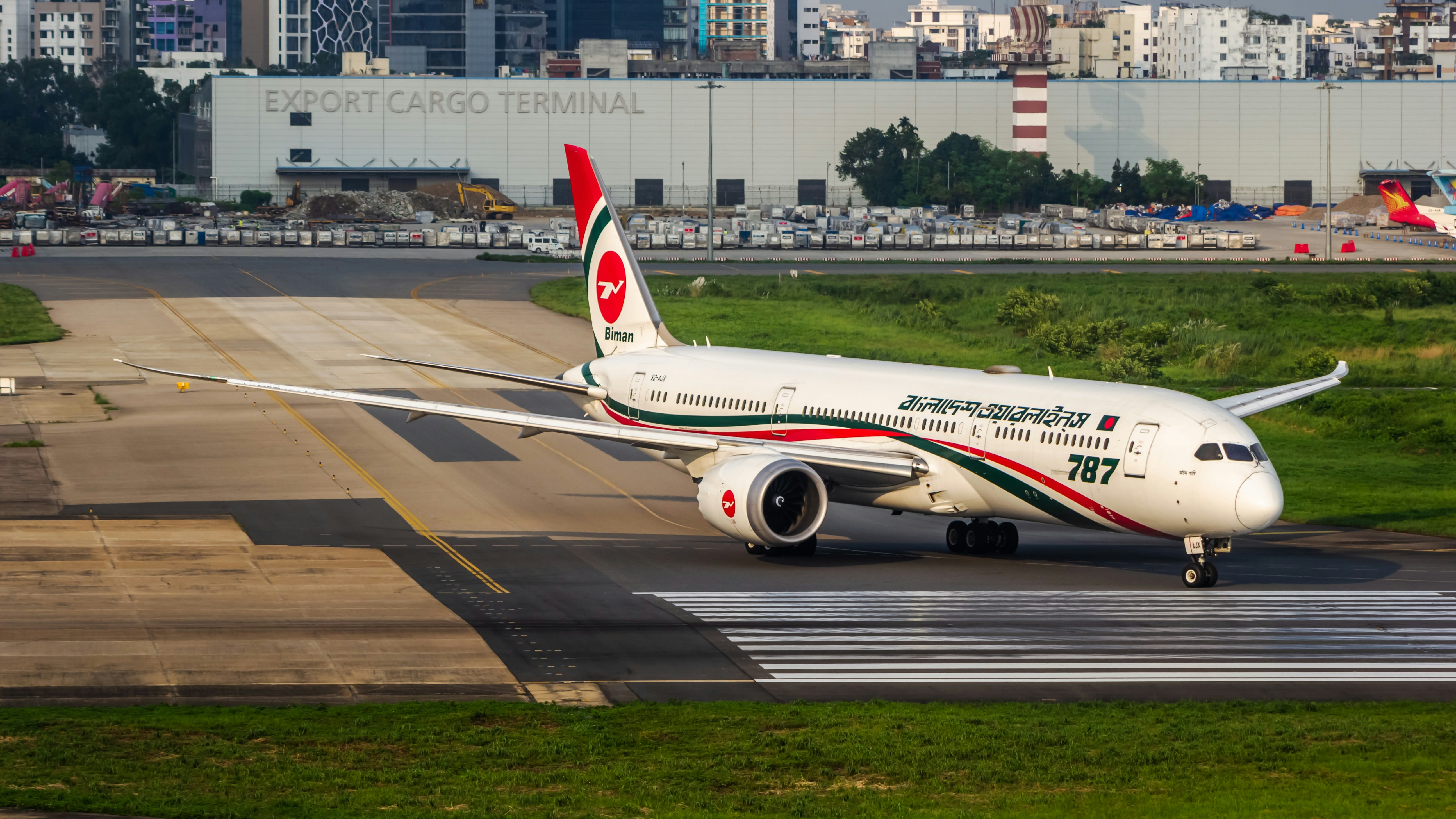 A Large Jetliner Sitting on Top of an Airport Runway