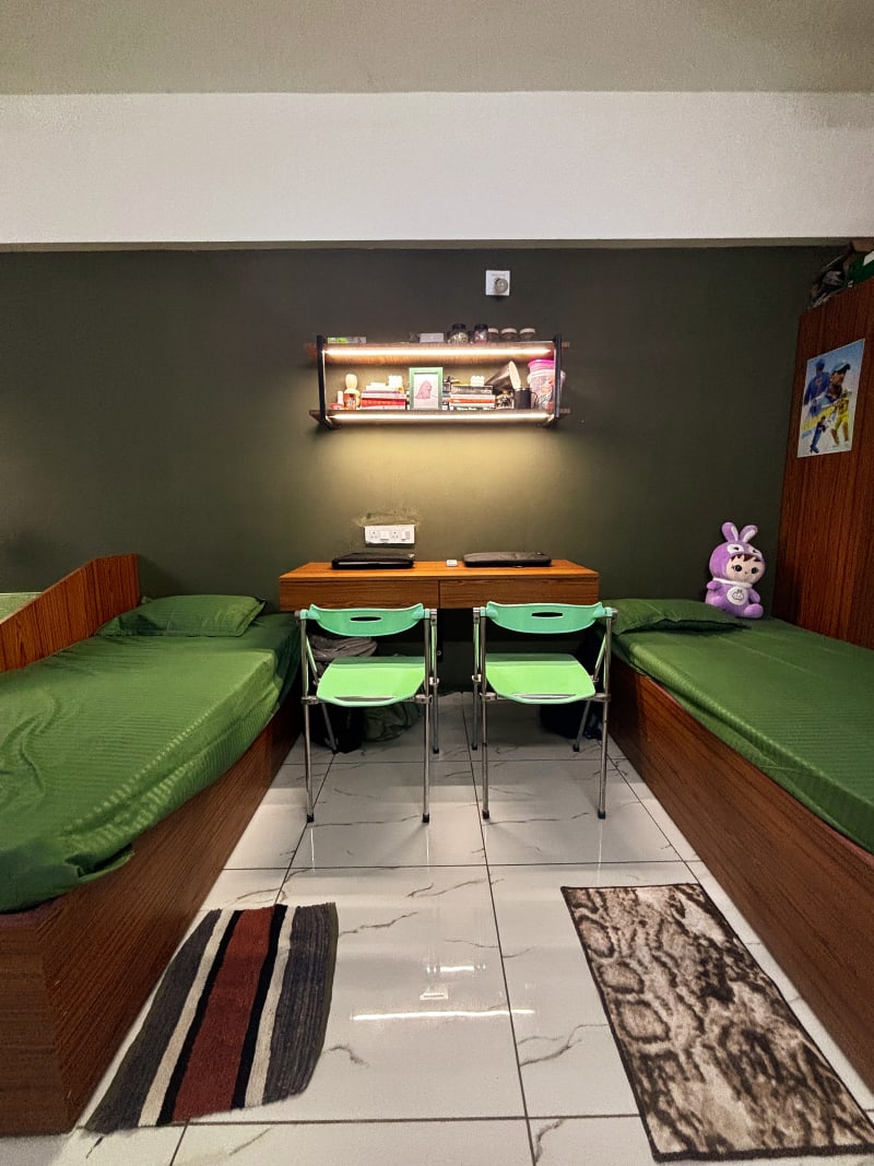 Four Sharing Girls Setup