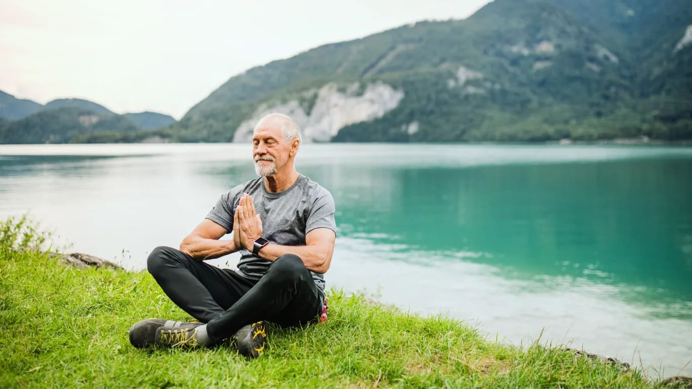 Probiere die 4-7-8-Atemtechnik (4 Sekunden einatmen, 7 Sekunden halten, 8 Sekunden ausatmen)