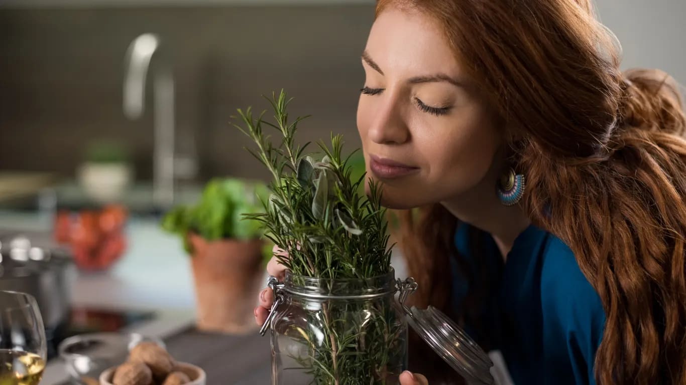 Rieche an etwas Angenehmem (z. B. ätherisches Öl, Kaffee, Zitrusfrüchte)