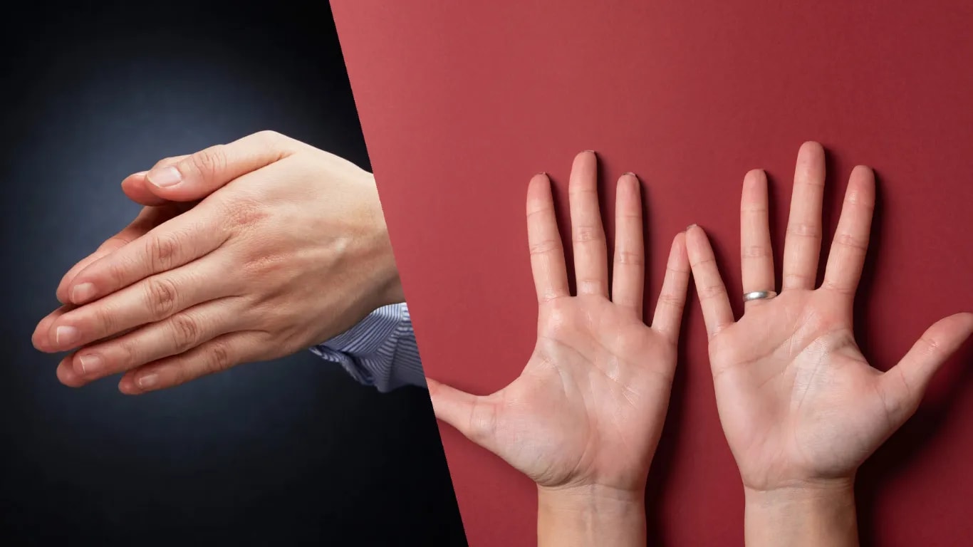 Presiona las palmas juntas y luego sacúdelas