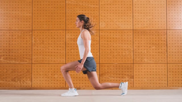 Do 10 Lunges
