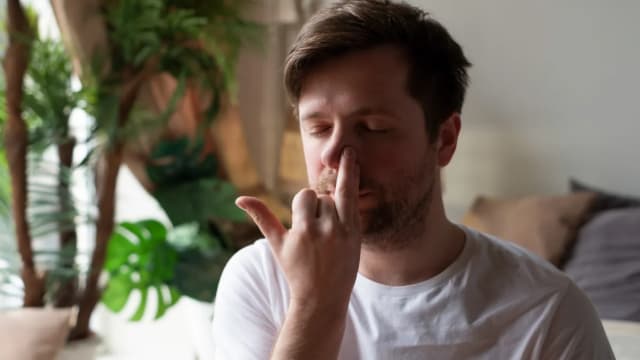 Alternate nostril breathing (1 round)