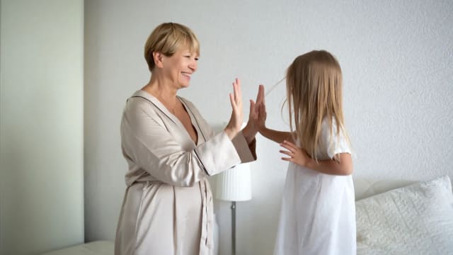 Clap your hands for 1 minute