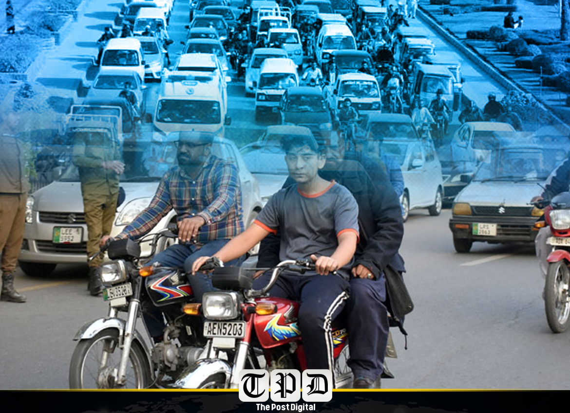 کم عمر، بغیر ڈرائیونگ لائسنس گاڑی یا موٹر سائیکل چلانے والوں اور موٹر سائیکل پر تین افراد کی سواری کے خلاف اتوار کو خصوصی کریک ڈاؤن کیا جائے گا۔
ٹریفک پولیس نے اتوار کے روز کم عمر، بغیر ڈرائیونگ لائسنس گاڑی یا موٹر سائیکل چلانے والوں اور موٹر سائیکل پر تین افراد کی سواری کے خلاف خصوصی کریک ڈاؤن کا اعلان کر دیا ہے۔