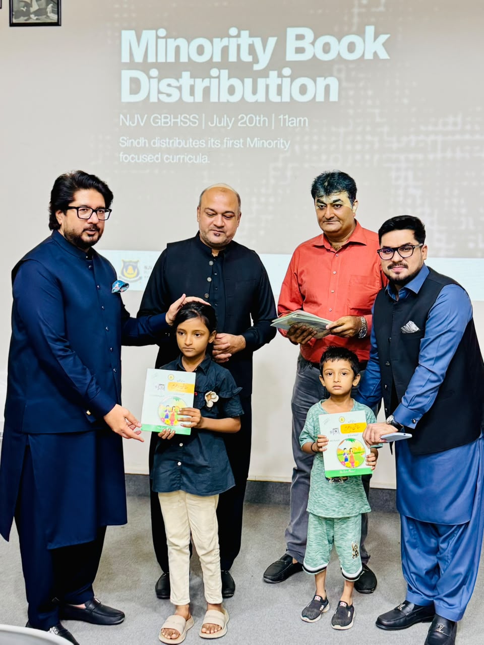 سندھ حکومت کا تاریخی اقدام، ہندو طلبہ کو مذہبی تعلیم کے لیے نصابی کتب کی فراہمی، مسیحی طلبہ کے لیے بھی جلد کتب متعارف کرانے کی امید