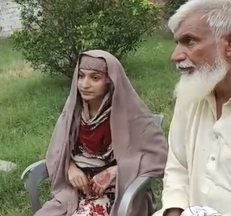 رانی پور: تقریباً پانچ ماہ قبل سیٹھارجہ سے مبینہ طور پر اغوا ہونے والی طالبہ آصفہ مغل کو خیبرپختونخوا کے شہر نوشہرہ سے بازیاب کر لیا گیا ہے۔